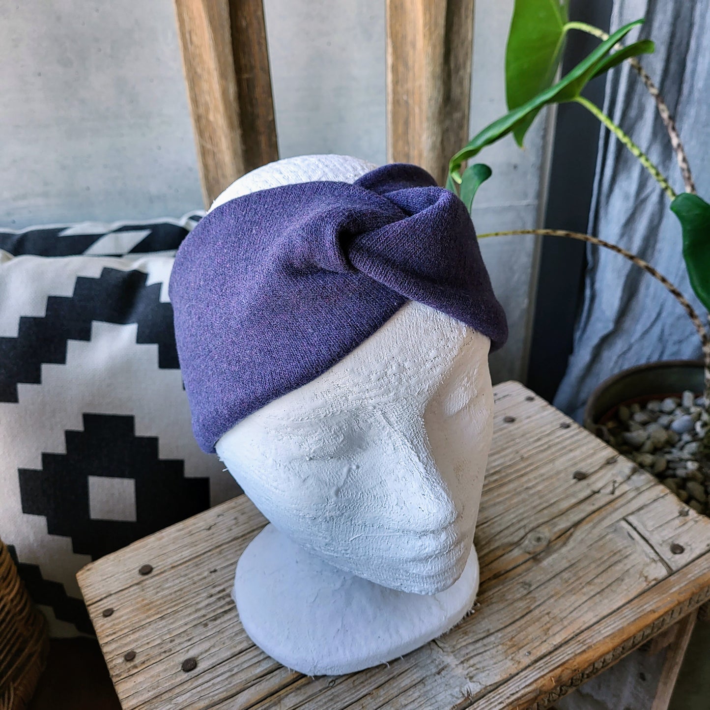 Strickstirnband Kreuz dunkelviolett