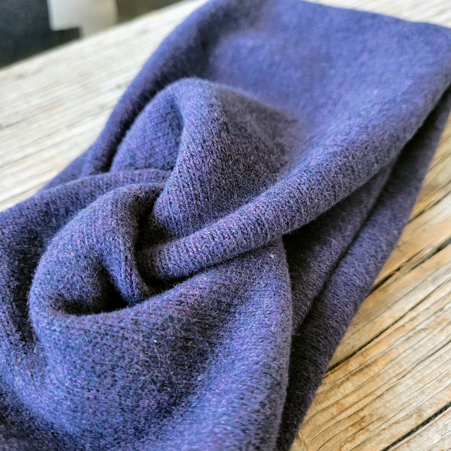 Strickstirnband Kreuz dunkelviolett
