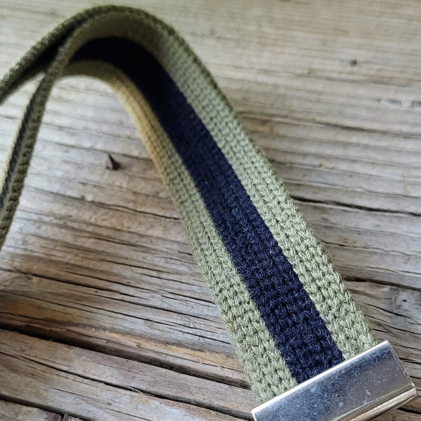 Schlüsselband Stripe olive / schwarz