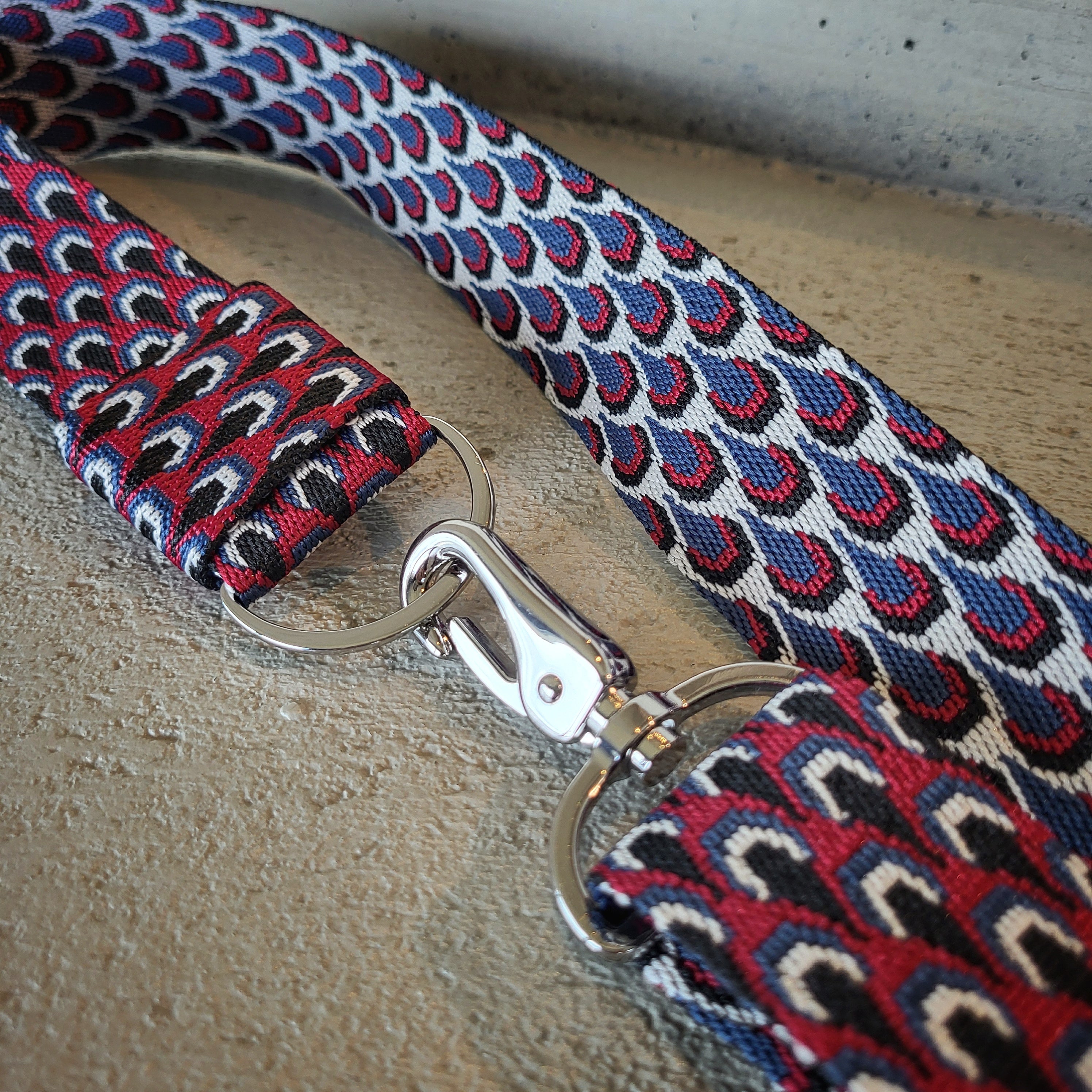 Gurt Tropfen weinrot