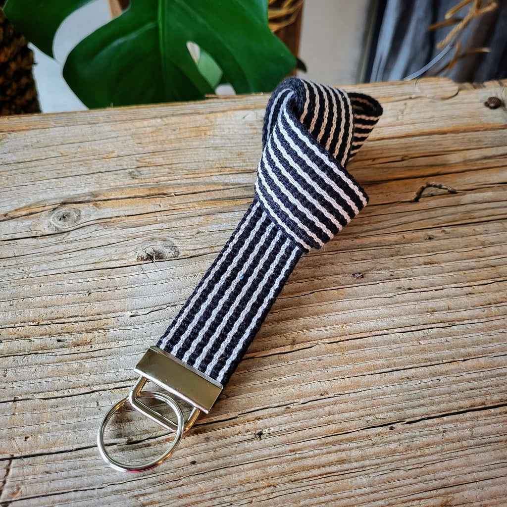 Schlüsselband lang Stripes schwarz / weiss