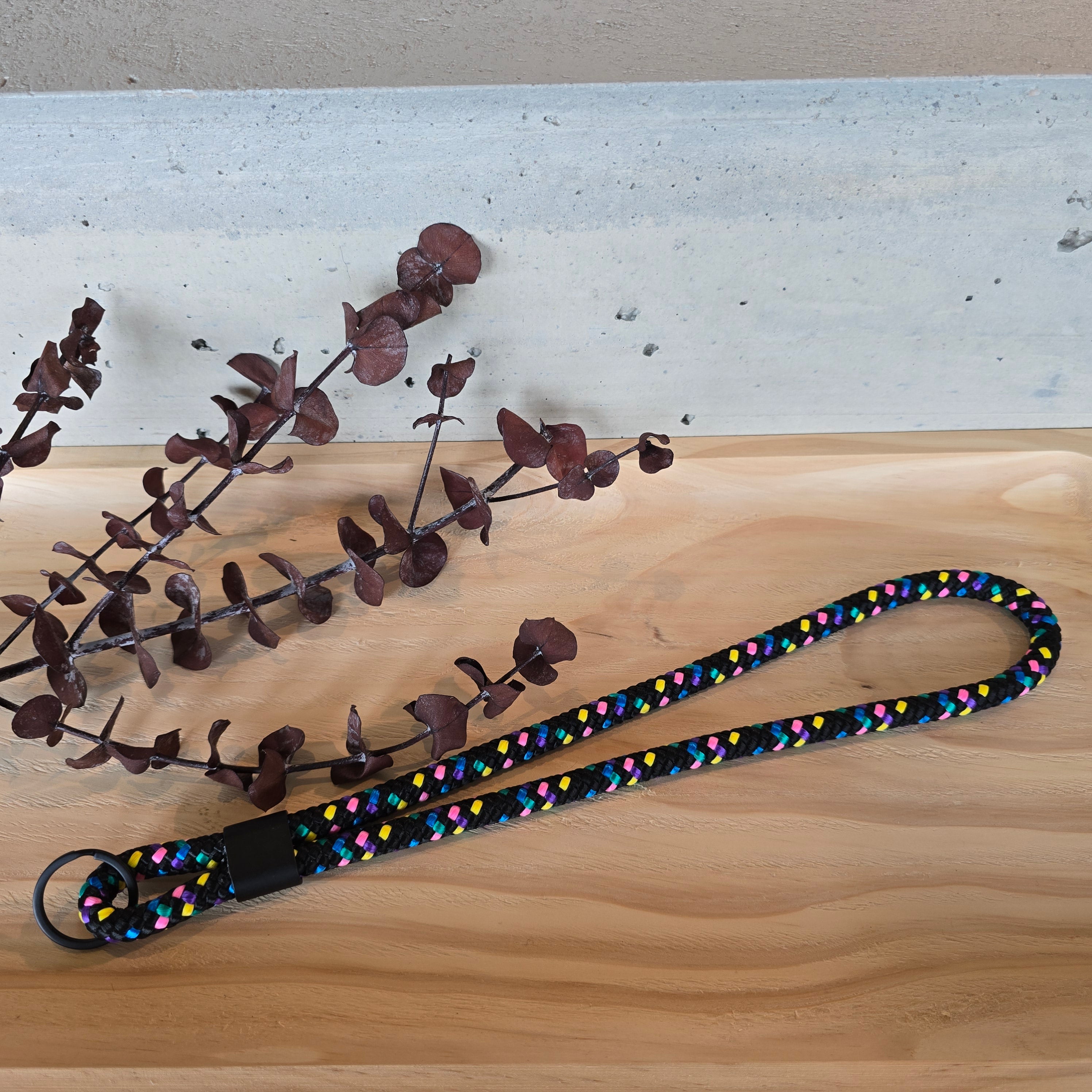 Schlüsselband lang schwarz konfetti