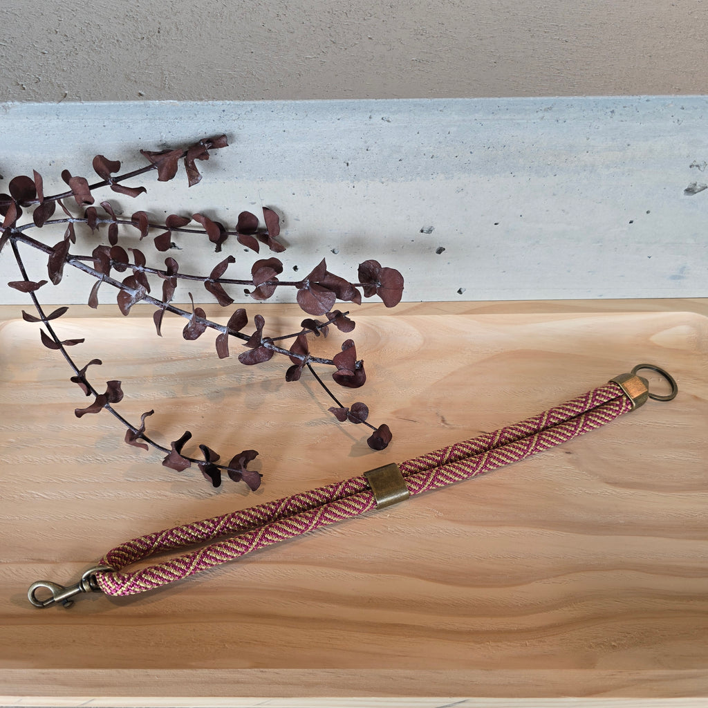 Schlüsselband lang bordeaux/camel