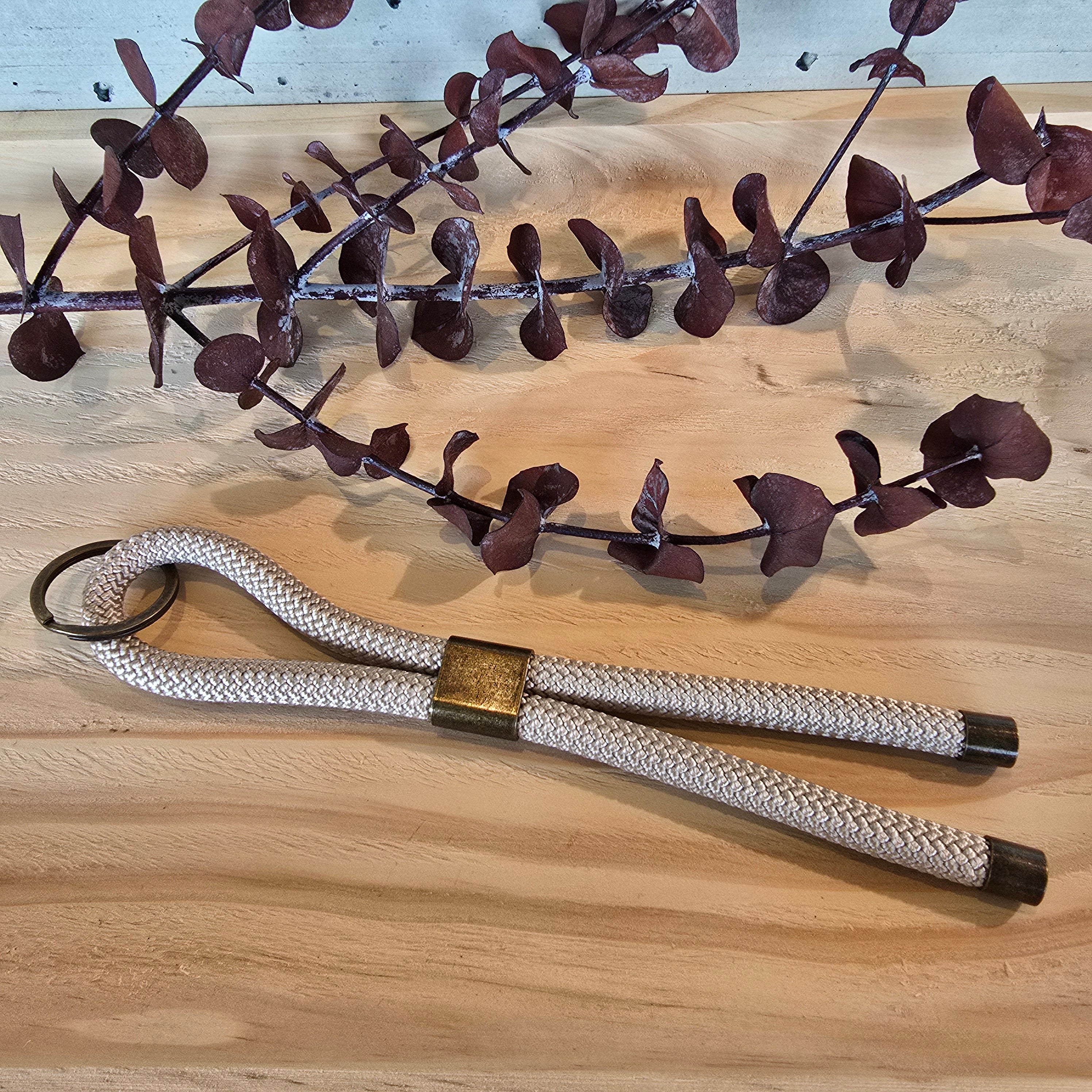 Schlüsselband kurz sand