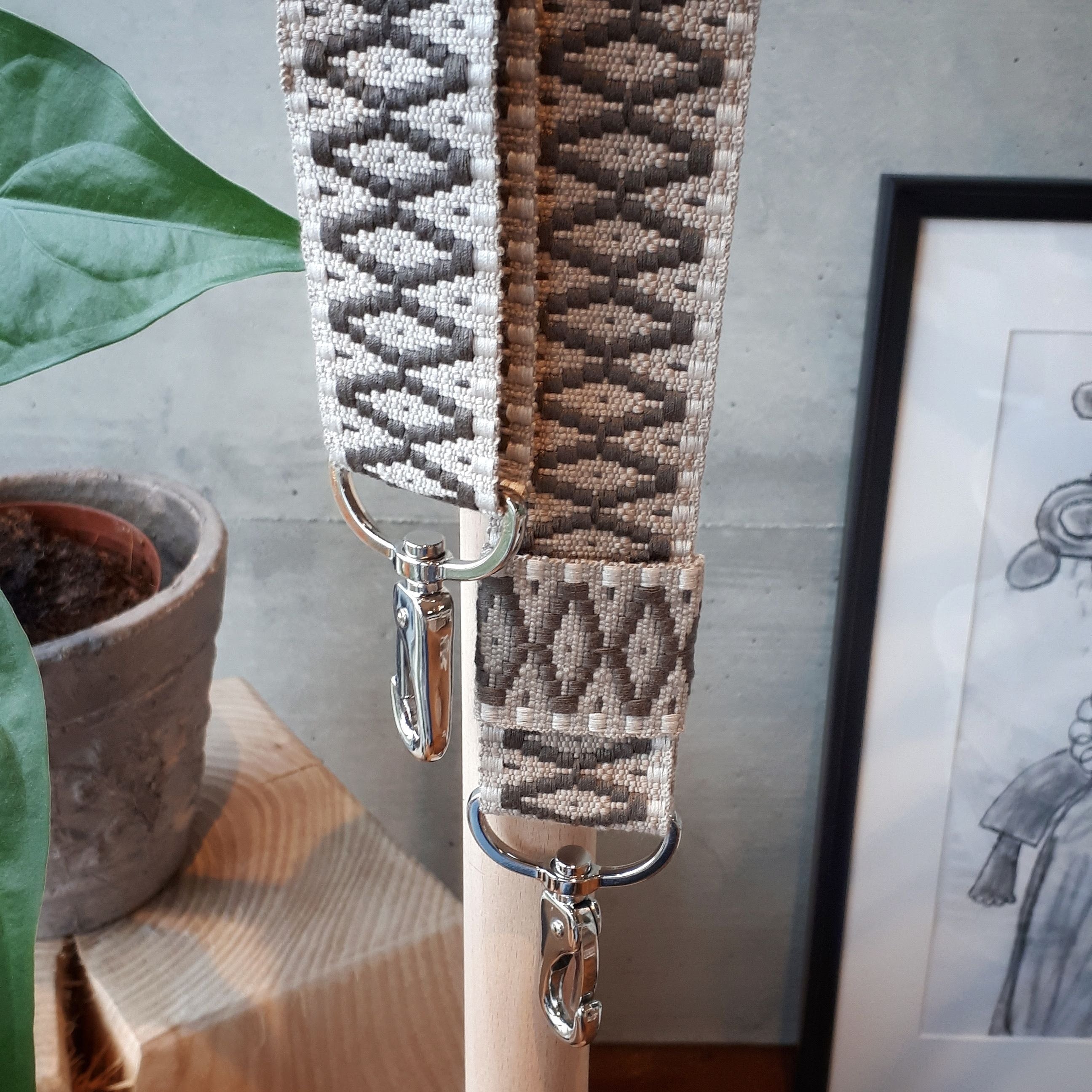 Taschengurt Raute taupe / beige /weiss