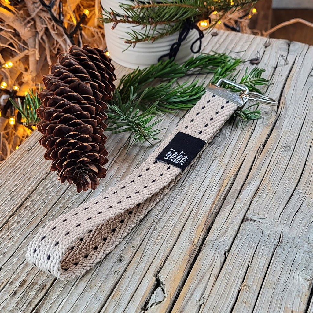 Schlüsselband beige / silber "can`t stop"